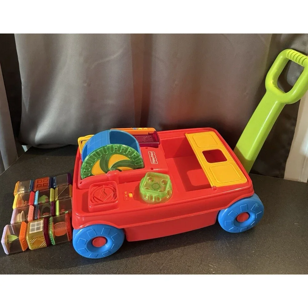 VTG Fisher Price Peek-a- Boo Blocks 2-in-1 Activity Wagon & 12 Blocks toy Works